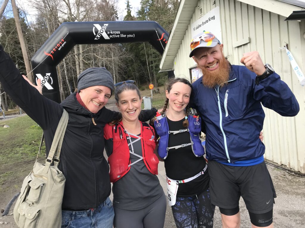 Jag, Emmy Karnerud, Ellen Westfelt och Johnny Hällneby när Ellen är klar efter 53 timmar och 253 km!
